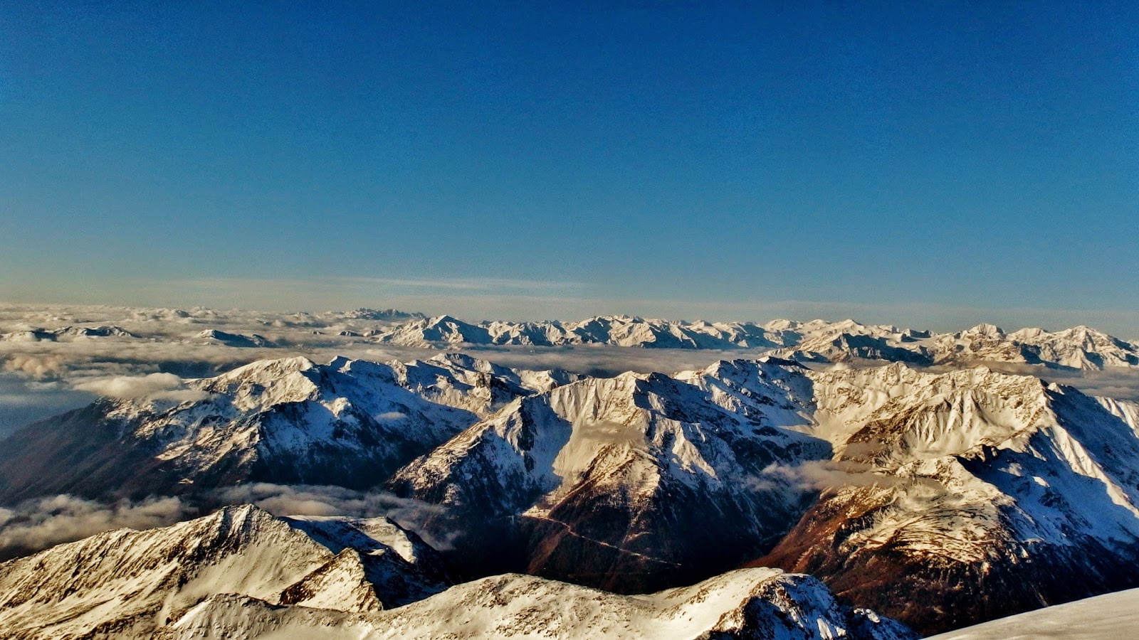 Auszeit im Ötztal 2: Von weißen Riesen, historischen Stätten und zerklüfteten Gletschern (Similaun 3.606m, Fineilspitze 3.514m)